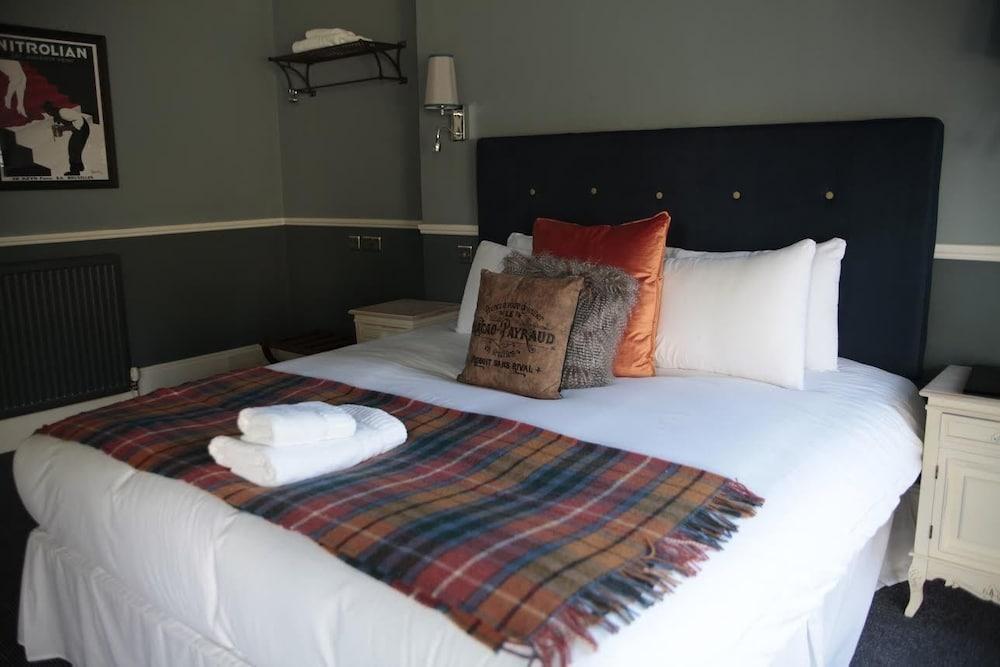 Worplesdon Place Hotel 길드포드 외부 사진