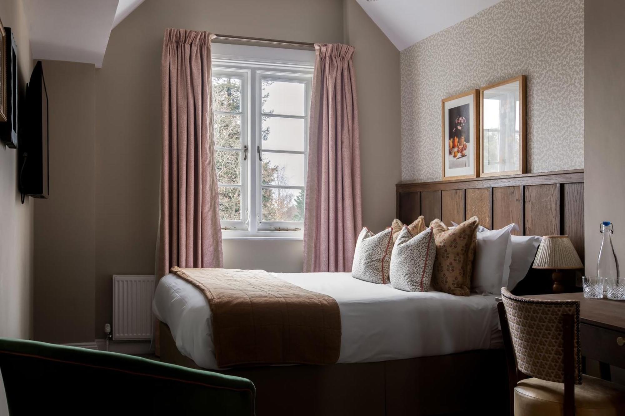 Worplesdon Place Hotel 길드포드 외부 사진