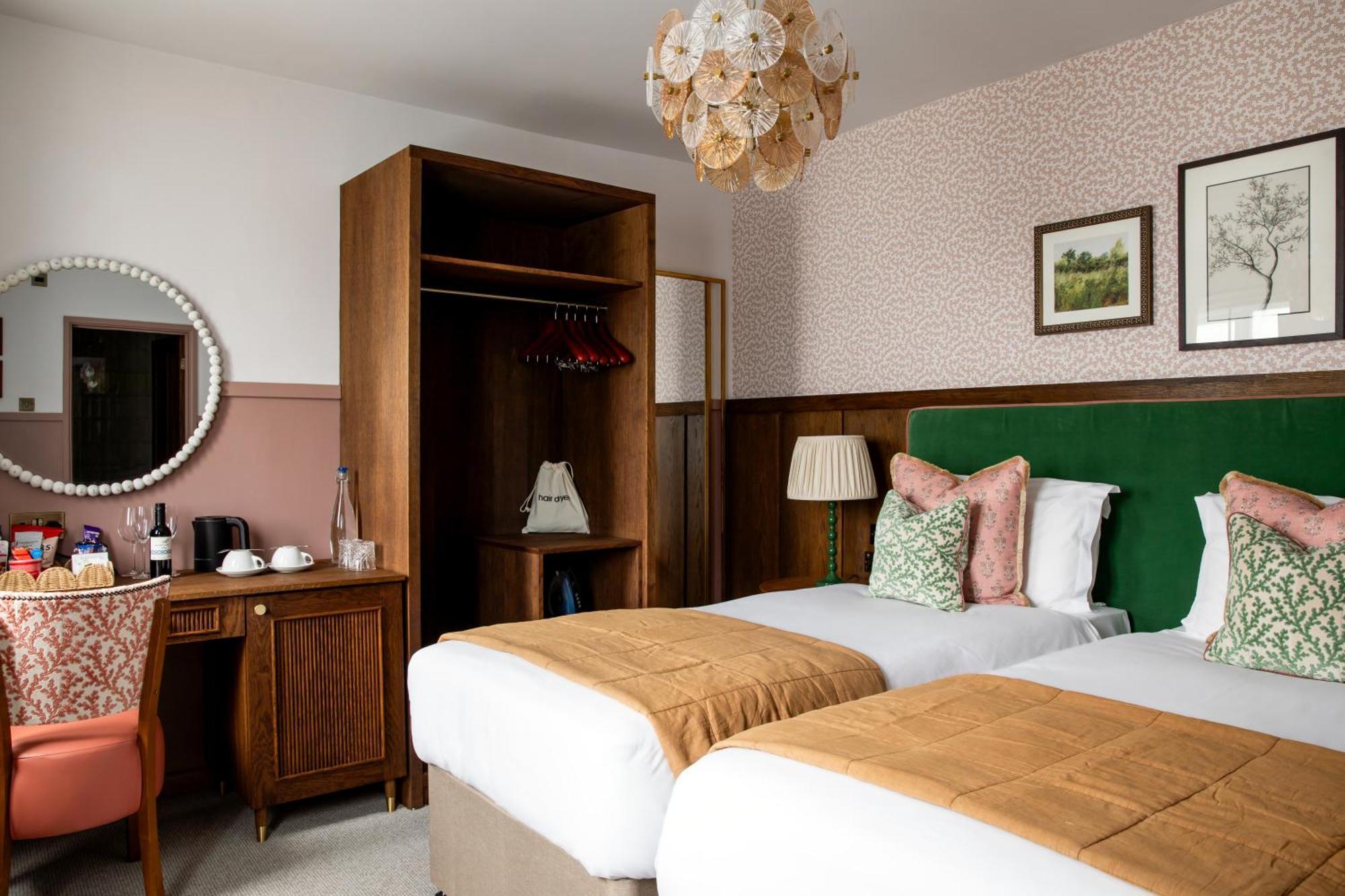 Worplesdon Place Hotel 길드포드 외부 사진