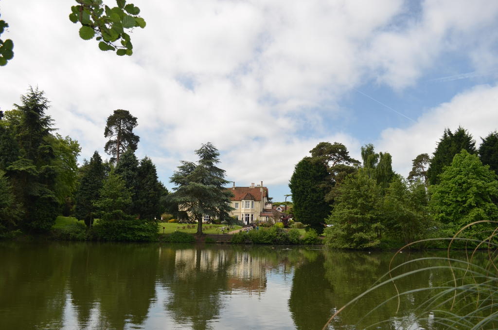 Worplesdon Place Hotel 길드포드 외부 사진