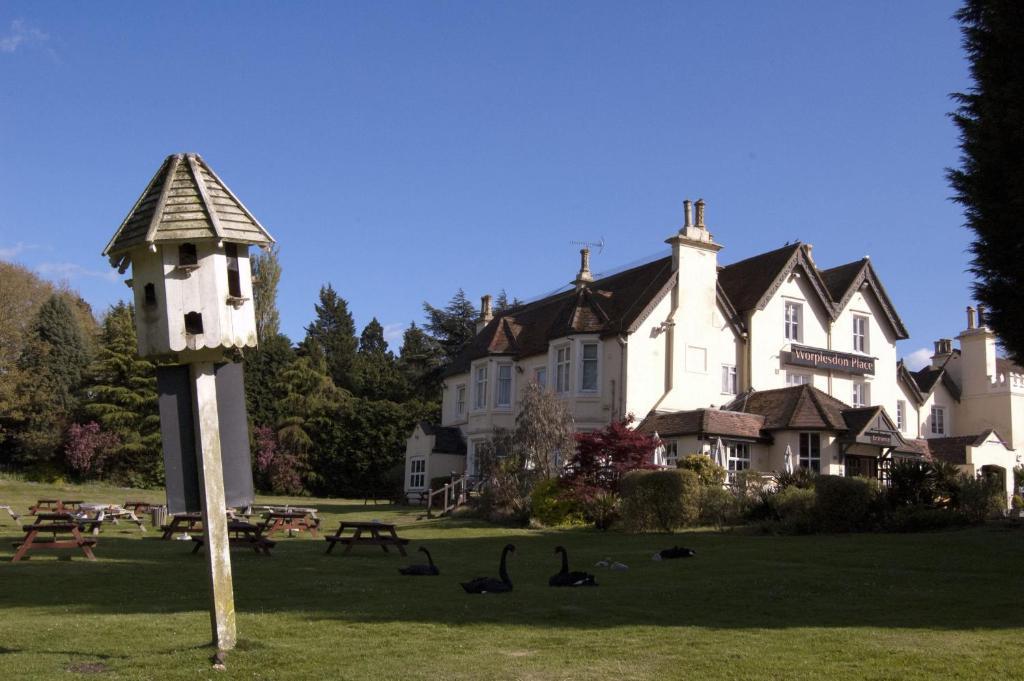 Worplesdon Place Hotel 길드포드 외부 사진
