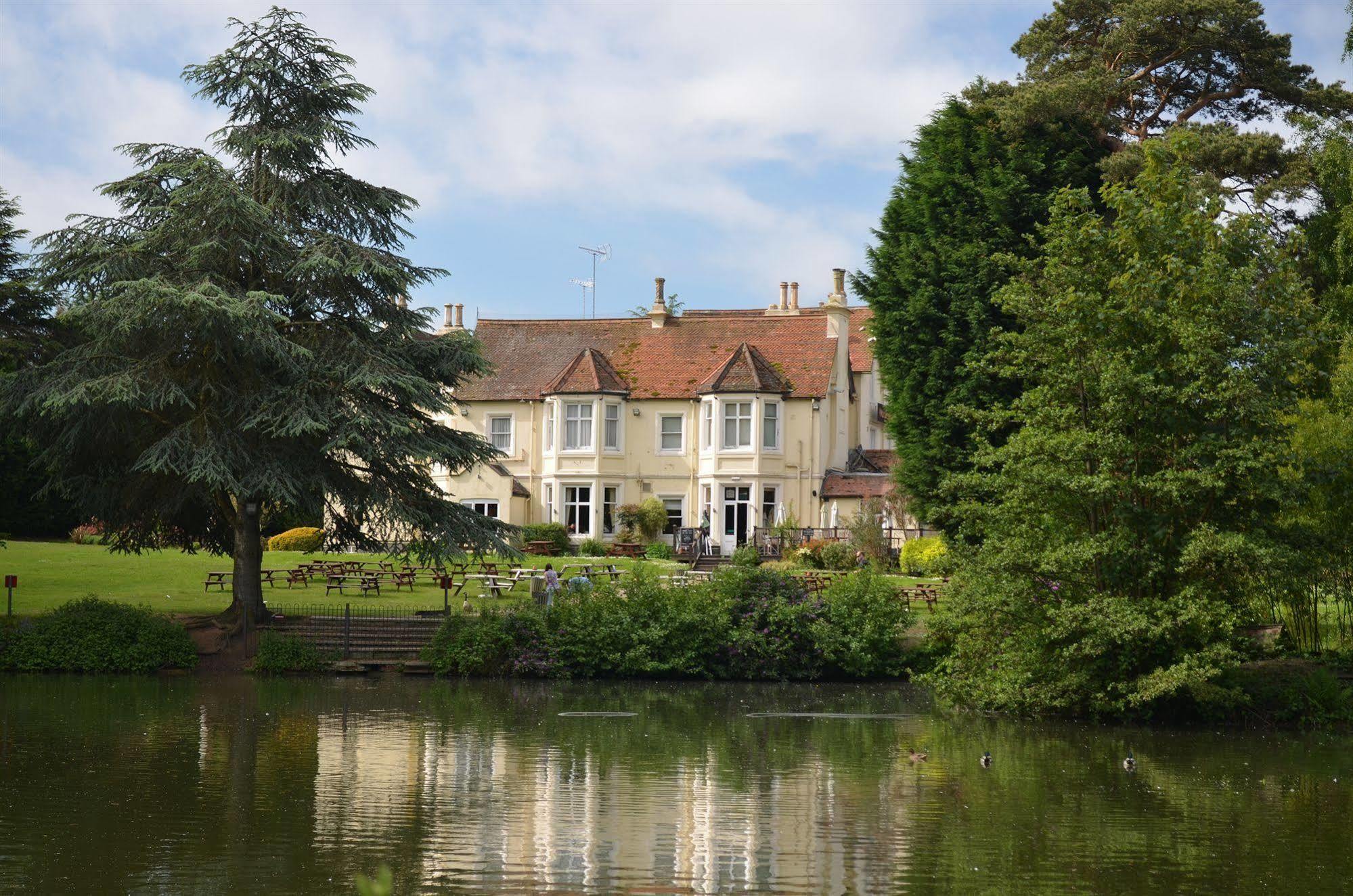 Worplesdon Place Hotel 길드포드 외부 사진