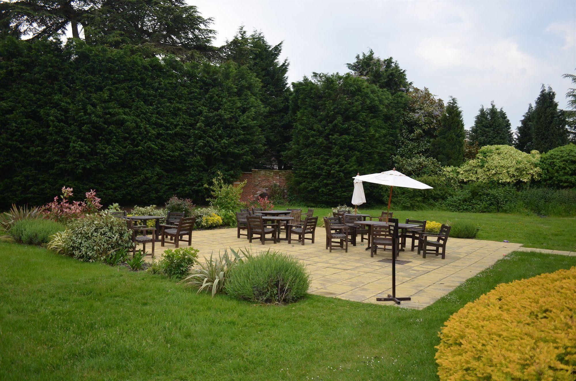Worplesdon Place Hotel 길드포드 외부 사진