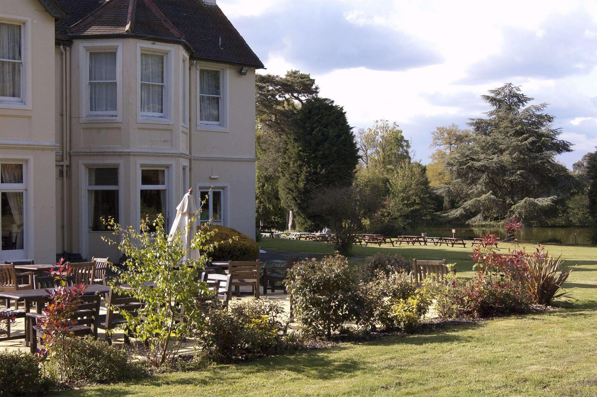 Worplesdon Place Hotel 길드포드 외부 사진